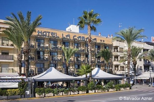 Recepcionista a Hotel  La Cabaña