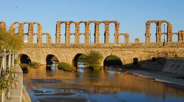 Puente romano sobre el río Albarregas