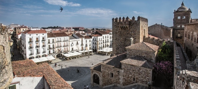 Cáceres elevada a ciudad