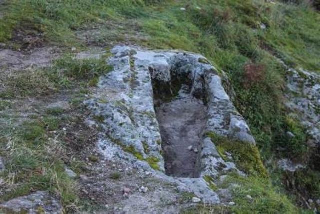 TUMBAS ANTROPOMORFAS DE TREVEJO