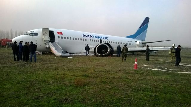 Боинг 737 совершил жесткую посадку в аэропорту Оша