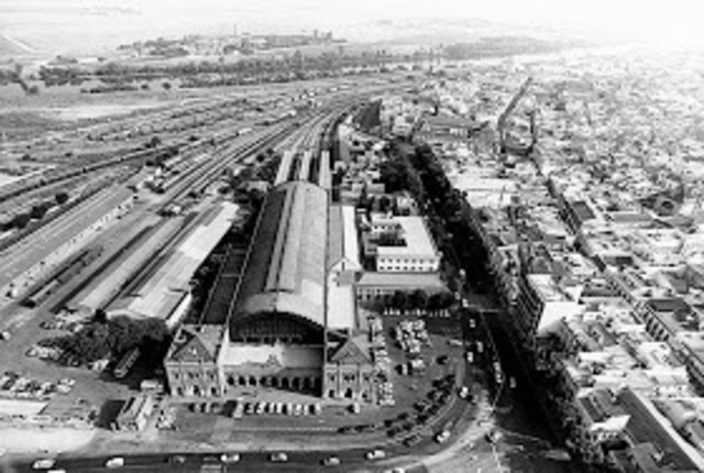 El ferrocarril llega a Sevilla