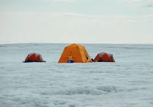 Dr Owen Beattie leaves to beechey island