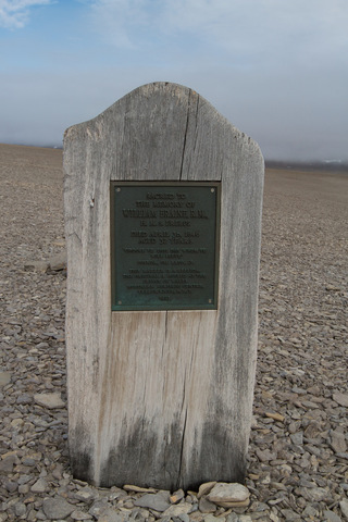 searchers found three graves on beechy island