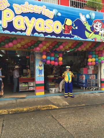 Entrada de otro negocio familiar.