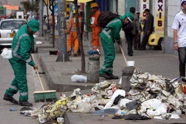 El alcalde de Bogotá Gustavo Petro da inicio a un nuevo esquema de aseo en la ciudad.