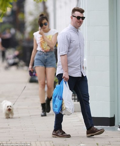 sam goes shopping in Vancover