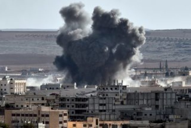 Bombardeos de la coalición internacional en Kobani.