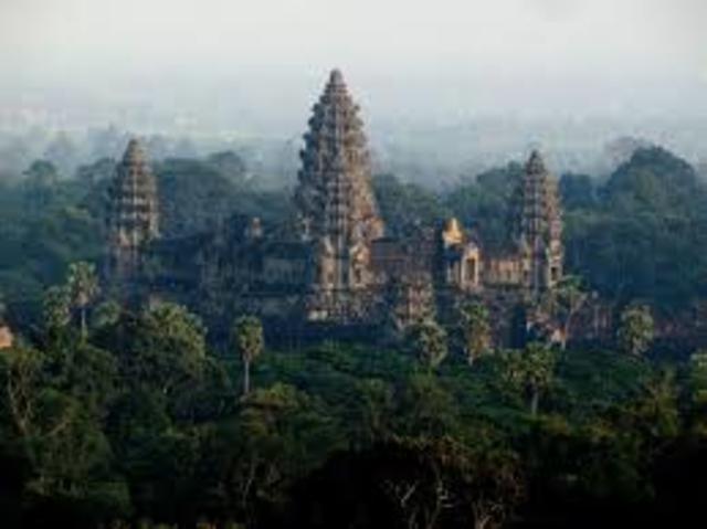 Khmers Abandon Angkor
