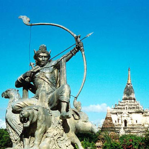 Rajendravarman II reigns