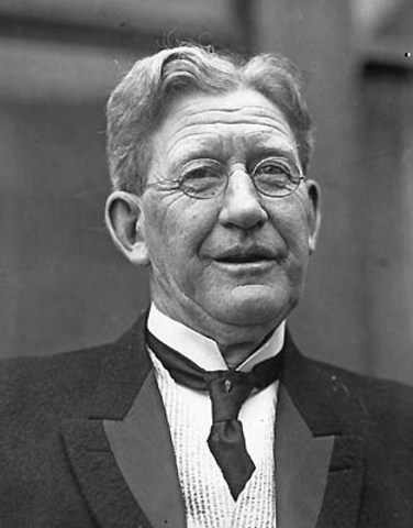 Se fabrica el primer papel en America