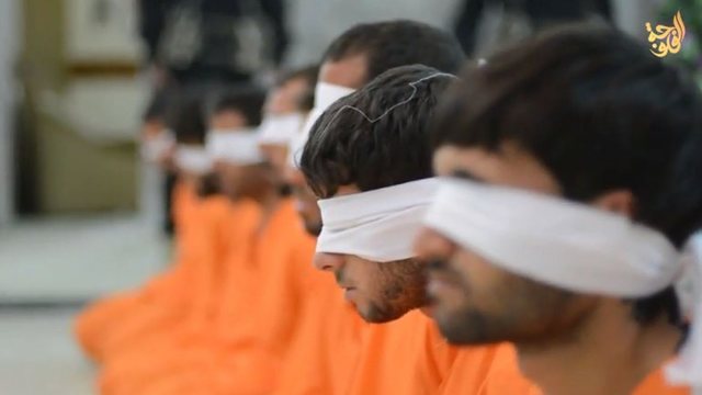 EI fusila a miembros del Régimen.