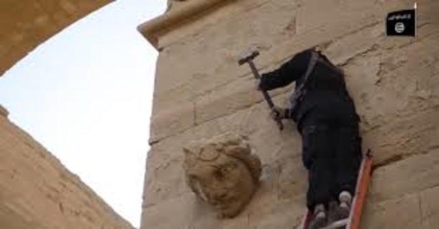 Destrucción de esculturas.