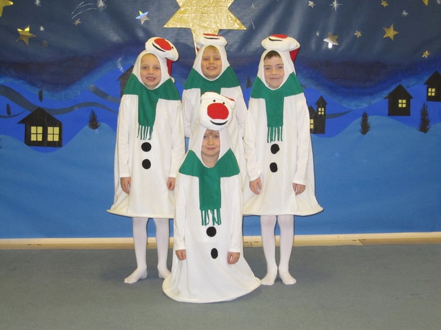 Y2 & 3 perform Countdown To Christmas