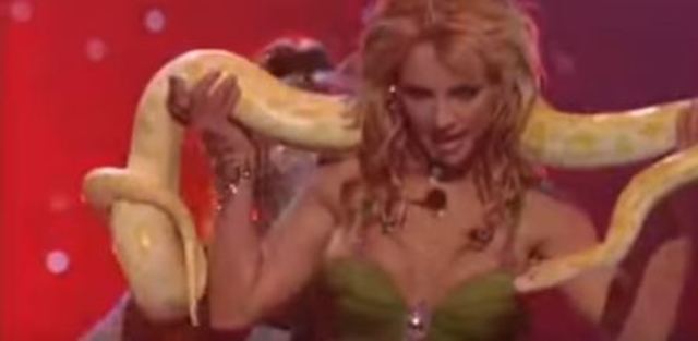 Britney Spears Performs "I'm a Slave 4 U" at VMAs