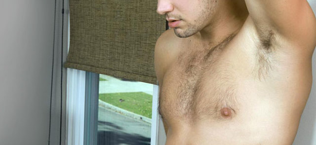 Creciemiento del vello púbico.