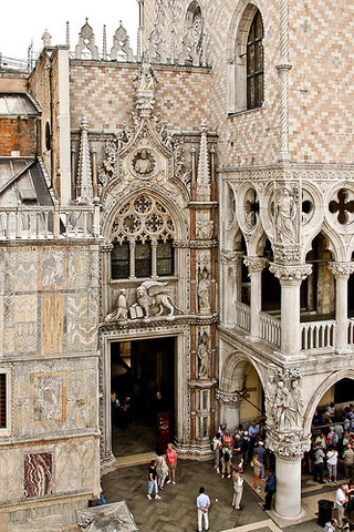 Porta della Carta (Gótico italiano)