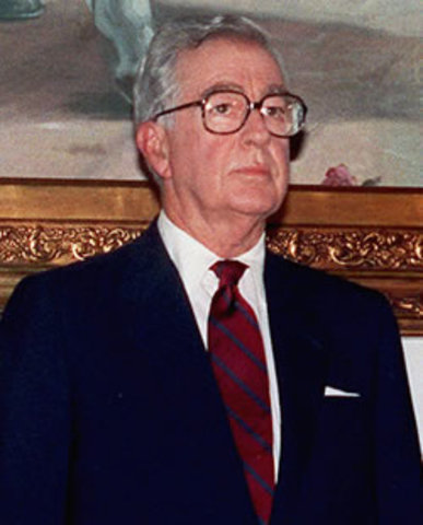 Virgilio Barco es elegido presidente de Colombia