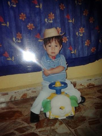 El niño de cuatro años comienza a: