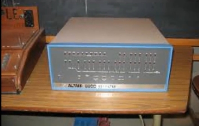 1er.  Computador de escritorio "Altair 8800"