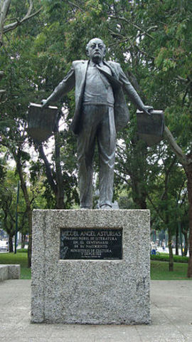 Ganó el Premio Lenin de la Paz.