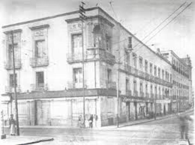 Se funda en la ciudad de México la primera universidad del continente americano.