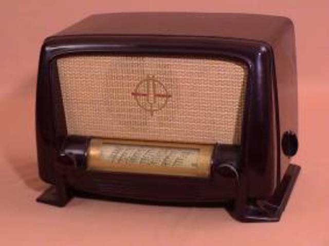POSTE RADIO EN BAKELITE L124