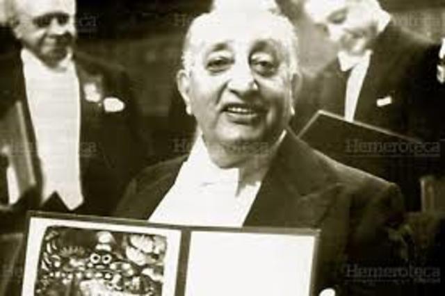 Recibio el premio Nobel de Literatura.