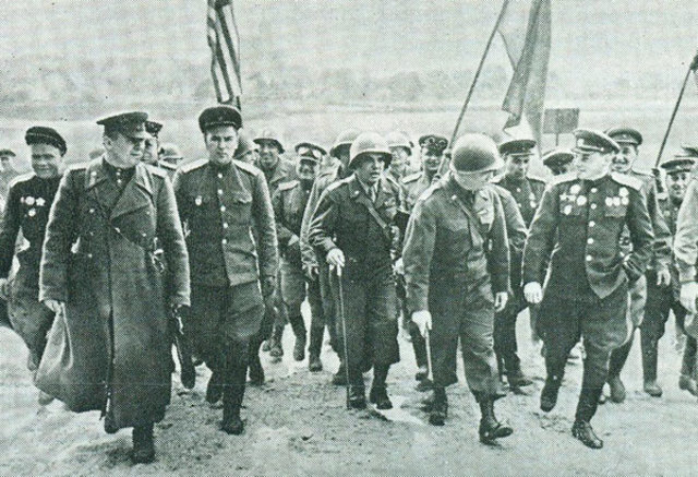 Войска 1-го Украинского фронта ворвались в Берлин с юга и вышли на реку Эльба