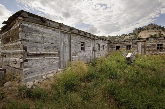 Antoine Robidoux builds the first trading post in the Uintah Basin