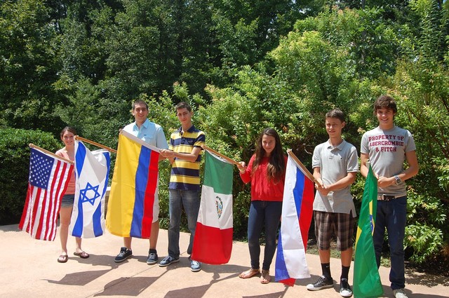 820,000 students from foreign countries