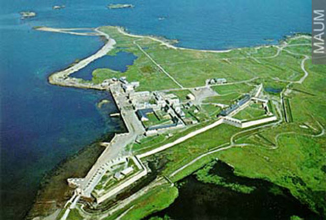 Les Francais avaient utilisé beaucoup d'argent pour la forteresse de Louisbourg. La forteresse est devenue la plus grande forteresse dans l'Amerique du Nord.
