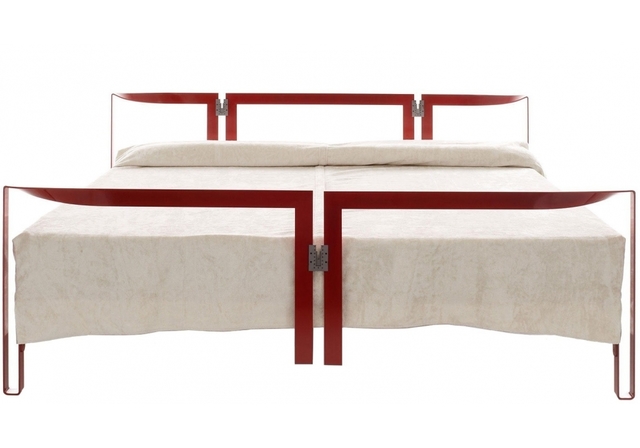Cama Vanessa, Tobia Scarpa, producida por Gavins, en metal
