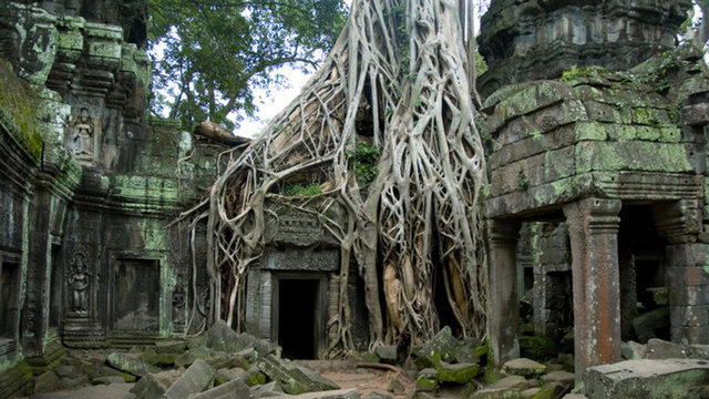 Khmers abandon Ankor Wat