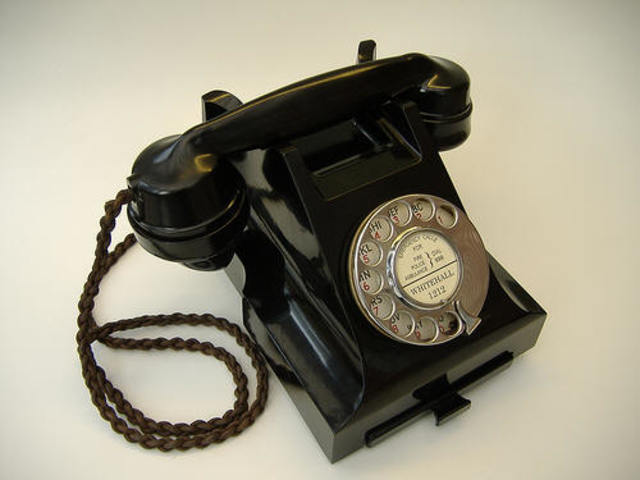 a telephone used in the 1940s-1960s in britain