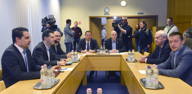 Ötpárti terrorellenes egyeztetés: a Fidesz a bevándorláson szigorítana
