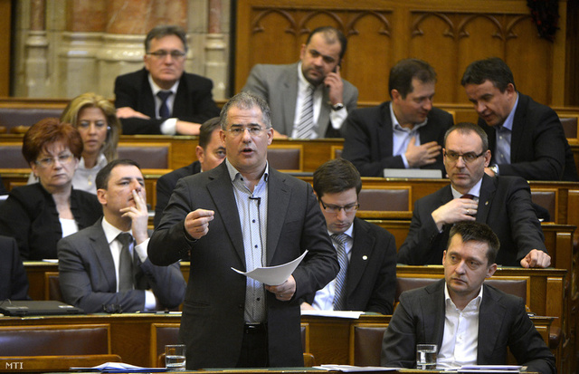 Gyűlölethadjáratot indított a Fidesz a menekültek ellen