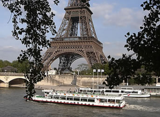 Boat trip around Paris