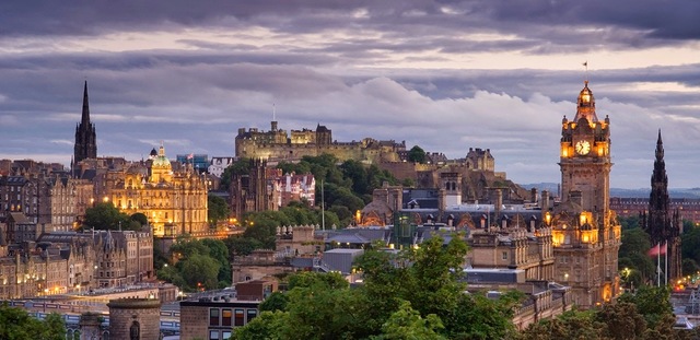 anomenat fill adoptiu de  Edimburgo