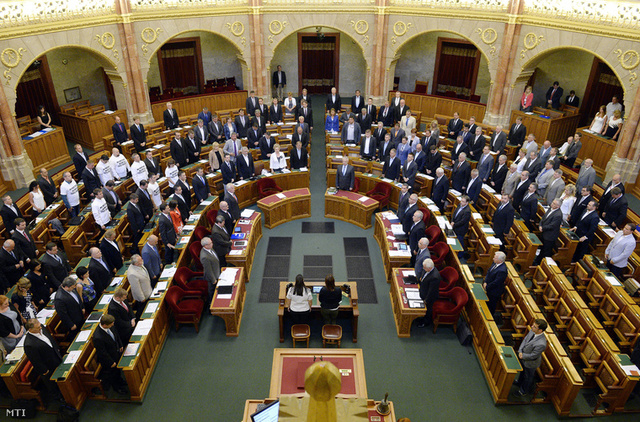 Kihirdetheti a válsághelyzetet a kormány