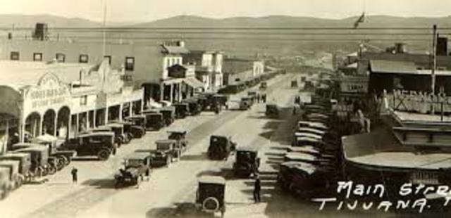 Se le dio el nombre que conserva hasta la fecha Avenida Revolucion