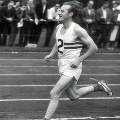 Robert Fowler runs then world record marathon (2:52:45.4)