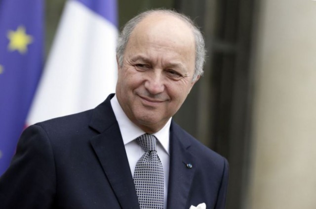 Keményen nekiment a francia külügyminiszter a magyar kerítésnek