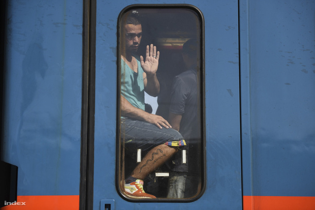 Napokon belül meglesz a 300 ezer menekült