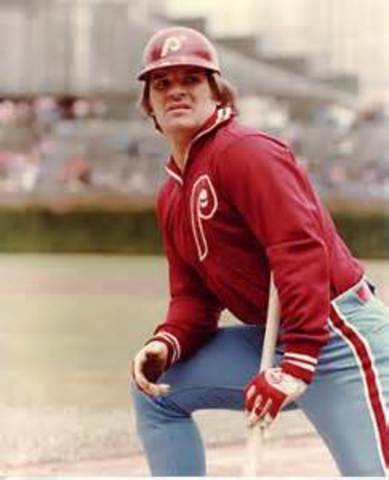 Pete Rose signs with Phillies