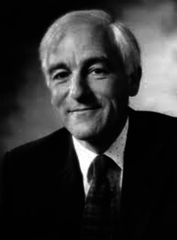 Drummond matthews fue un geólogo marino y geofísico británico cuyas contribuciones fueron claves para la teoría de las placas tectónicas 1931