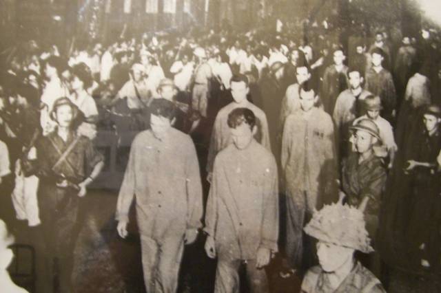 POWs Marched through Hanoi