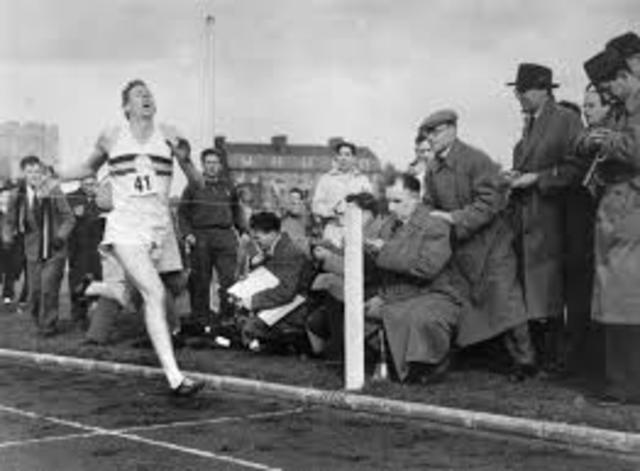 Roger Bannister breaks 4 minute mile