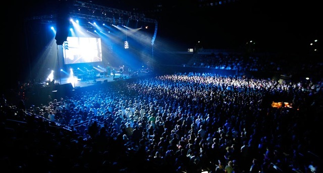 concert vector arena