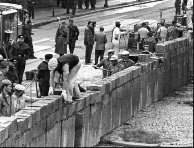 construction of the Berlin Wall